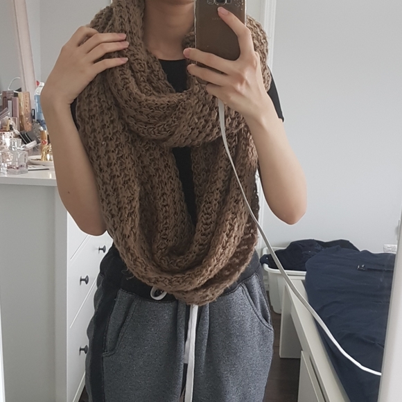 Huge Knit Taupe Scarf - Picture 3 of 5